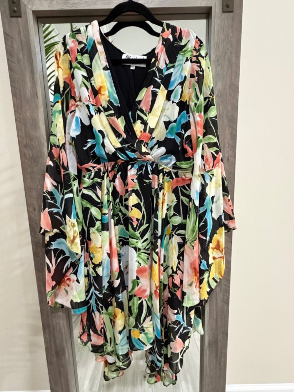 Meghan LA Sunset Black Watercolor Floral Dress XL Flowy Bell Sleeve EUC - Picture 2 of 6